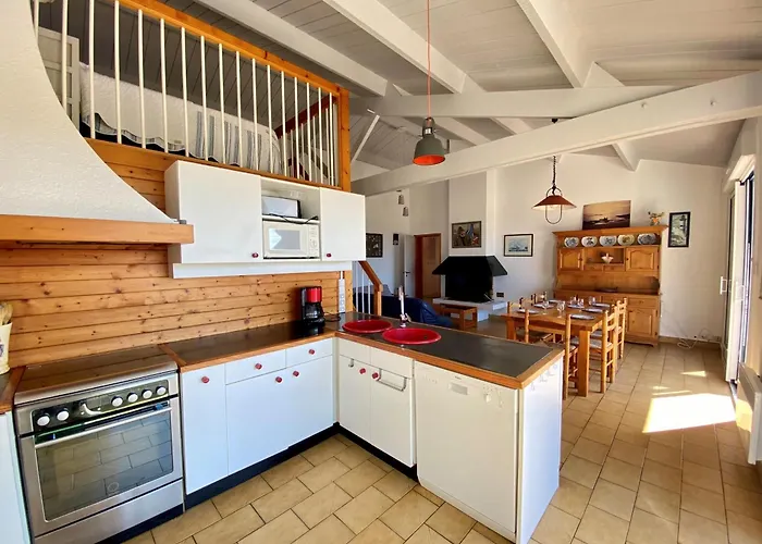Casa vacanze Maison Familiale à 400m De La Avec Terrasse De 100m², Animaux Admis, Garage Et Jardin - Fr-1-231-292