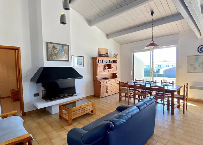 Maison Familiale à 400m De La Avec Terrasse De 100m², Animaux Admis, Garage Et Jardin - Fr-1-231-292 *